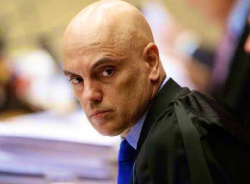 eduardomenoni's tweet image. 🚨| URGENTE: Flávio Bolsonaro acaba de presentar una solicitud de destitución en el Congreso, contra Alexandre de Moraes por las medidas cautelares impuestas contra Jair Bolsonaro, censura previa y abuso de poder 🇧🇷. ¿Apoyas que este juez tirano sea destituido por el Congreso?