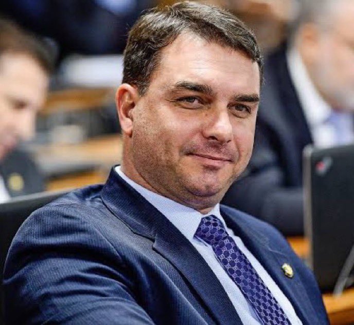 eduardomenoni's tweet image. 🚨| URGENTE: Flávio Bolsonaro acaba de presentar una solicitud de destitución en el Congreso, contra Alexandre de Moraes por las medidas cautelares impuestas contra Jair Bolsonaro, censura previa y abuso de poder 🇧🇷. ¿Apoyas que este juez tirano sea destituido por el Congreso?