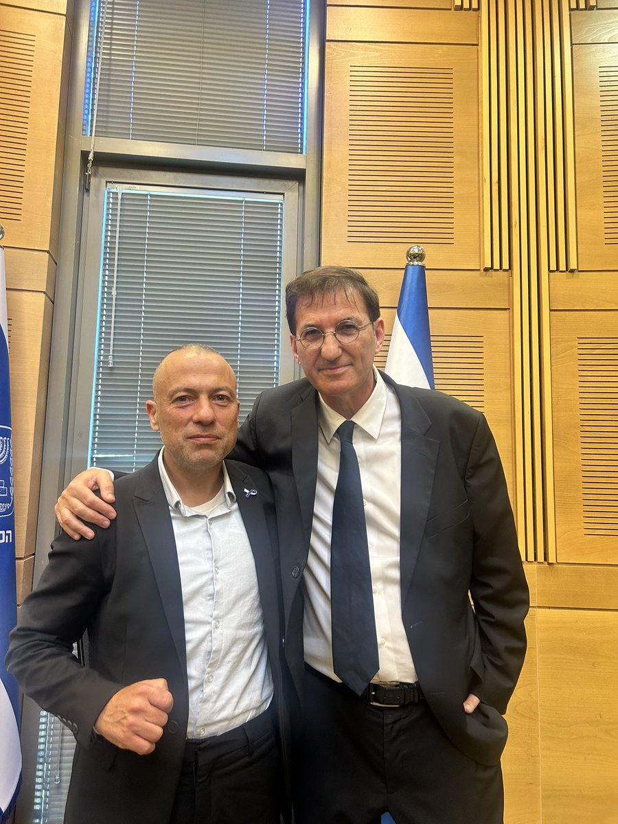 levyguy77's tweet image. עם יו״ר ועחו״ב החדש בועז ביסמוט
בהצלחה אח יקר, בטוחים שתעשה את הכי טוב שיש.