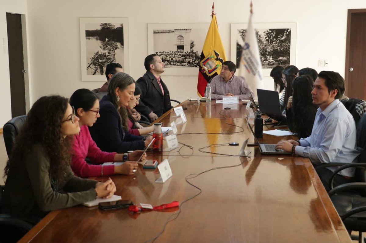Produccion_Ecu's tweet photo. El Comité Interinstitucional de Producción y Comercialización Sostenible, junto a representantes del sector cacaotero, mantuvieron hoy una reunión de trabajo para socializar los avances alcanzados desde el gobierno y escuchar las inquietudes del sector. https://t.co/dEV2aOxgiB