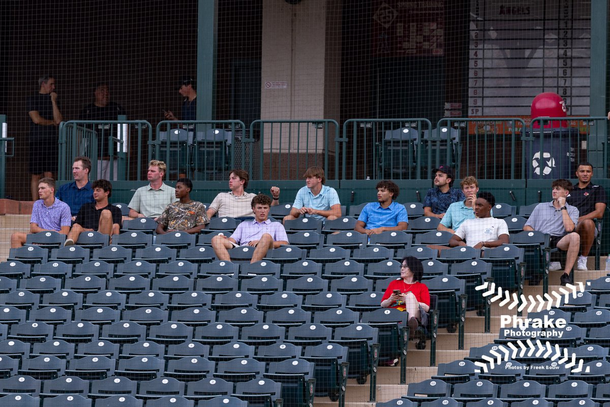 phrakephoto's tweet image. New Angels draftees in town #mlbdraft2025 #mlbdraft #mlbdraft25 @angels
#angels #LAAngels #angelsbaseball #GoHalos #VamosHalos #halos #thehaloway #repthehalo
@AngelsMiLB @_HaloLife @BeyondTheHalo
#ACL #ArizonaComplexLeague