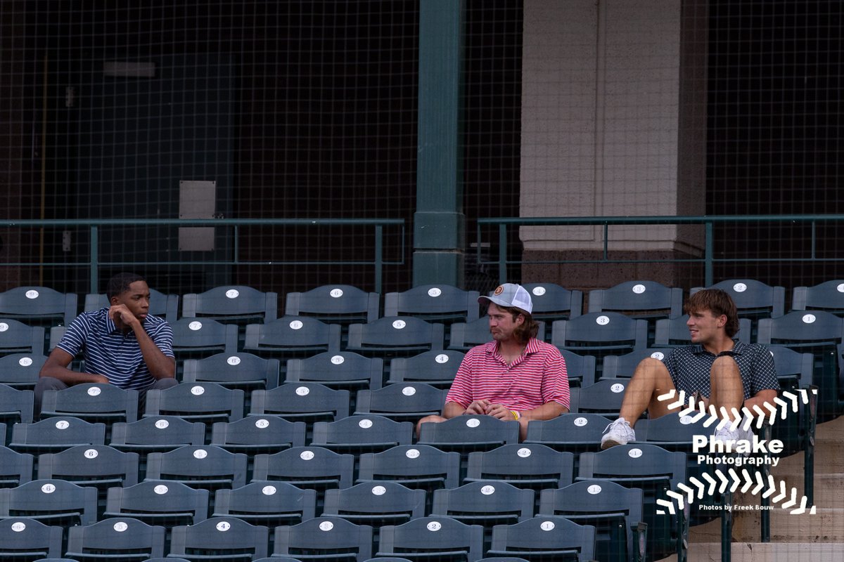 phrakephoto's tweet image. New Angels draftees in town #mlbdraft2025 #mlbdraft #mlbdraft25 @angels
#angels #LAAngels #angelsbaseball #GoHalos #VamosHalos #halos #thehaloway #repthehalo
@AngelsMiLB @_HaloLife @BeyondTheHalo
#ACL #ArizonaComplexLeague