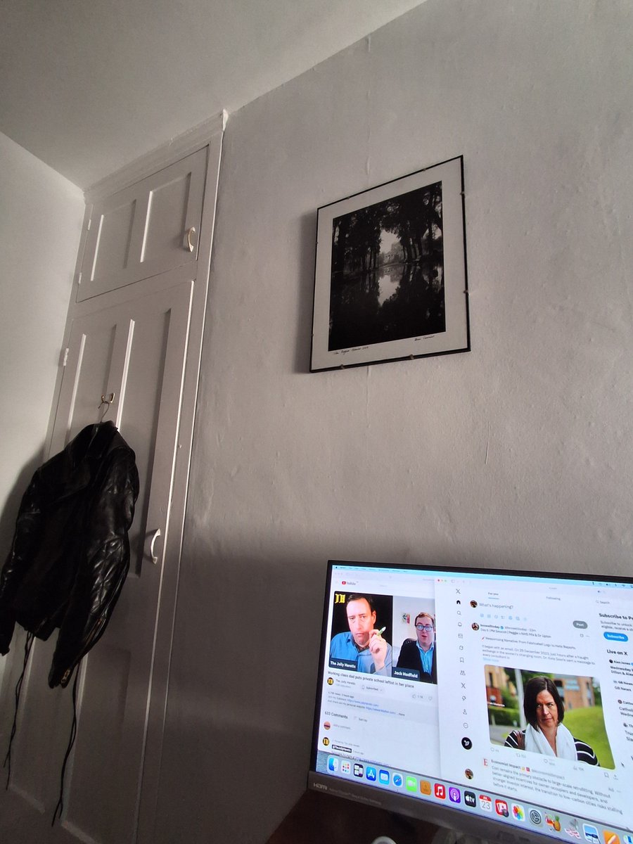 banger_uk's tweet image. Who lives in a house like this?
Just your typical Starmer-despising, Gay, TERF-adjacent Aesthete, Dear. 😏
That's the Villa Borghese up on the wall.