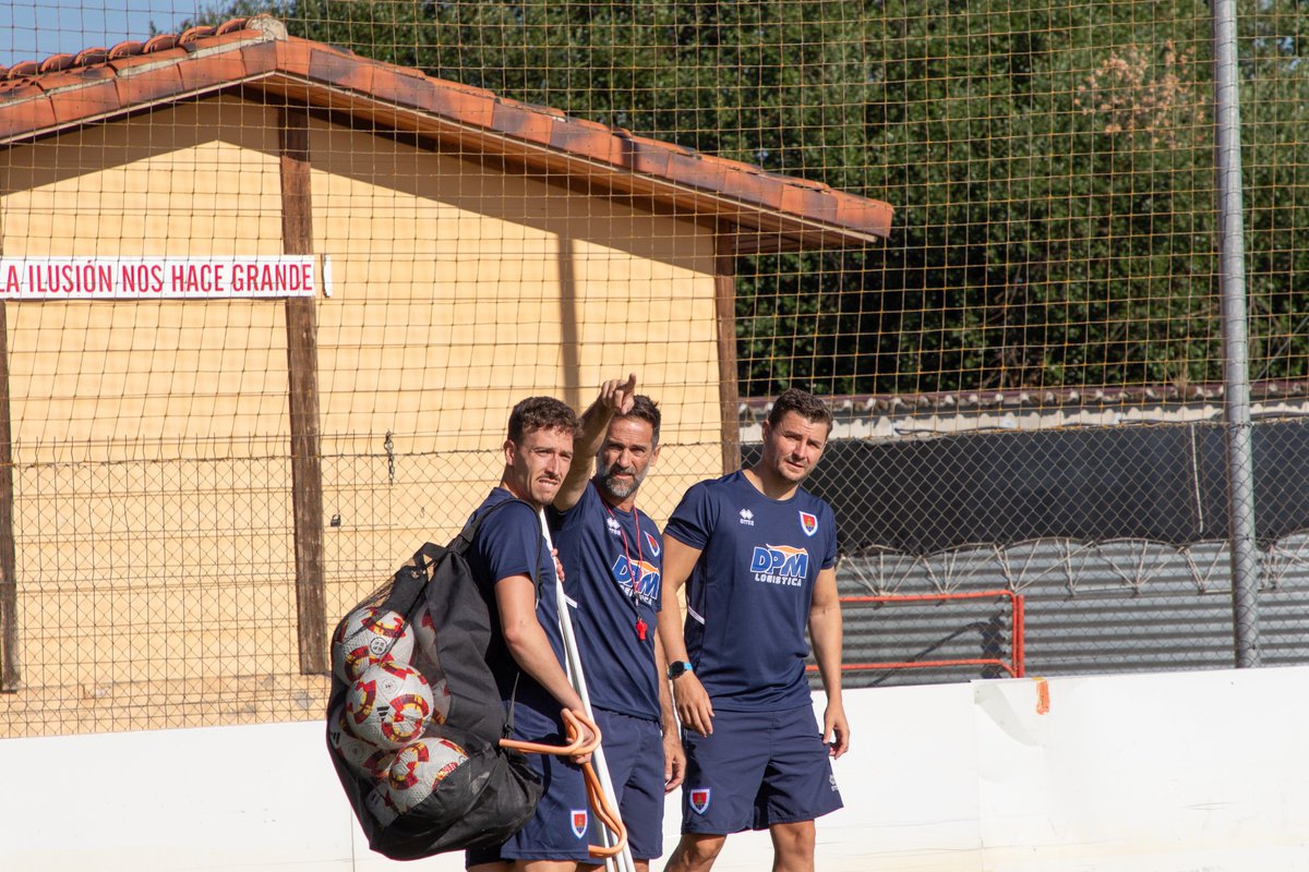 Trabajo, trabajo y más trabajo... ⚽️🔴🔵

#NumanciaNuncaSeRinde