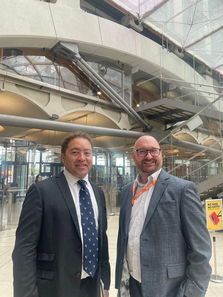 CalvinBailey's tweet image. From Dennis the Menace to Judge Dredd, British comics are woven into our culture. With the industry surging, we must champion this success globally and back local publishers & artists like @AveryHillPubl. 📖🦸♂️
Great to host Mark Fuller from @UKComicbook in Parliament!