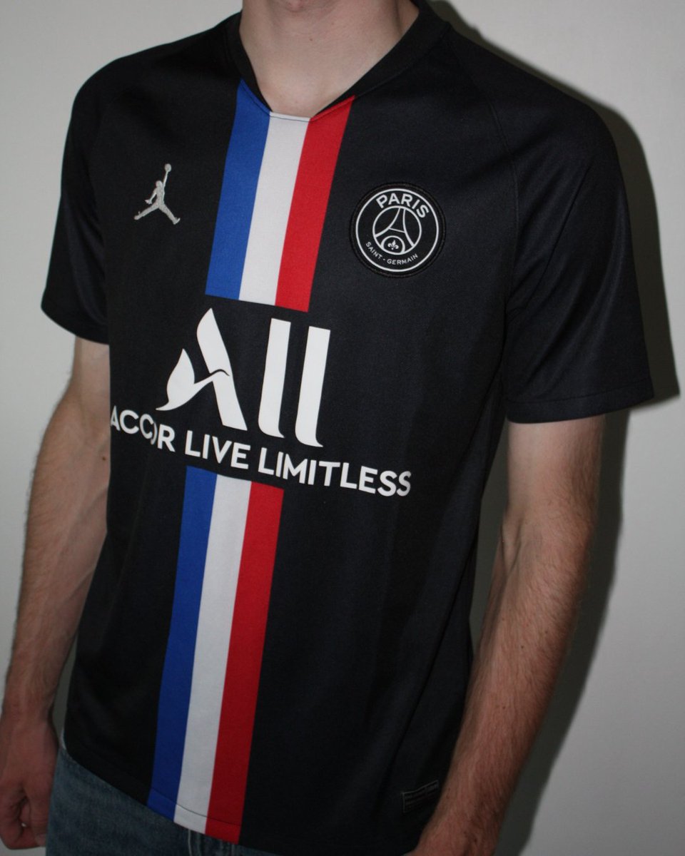 🌟BEST OF SHIRTS🌟

Paris Saint-Germain 2019-20 Fourth 🇫🇷

💸Available for €40,-

🛍️Shop Here: fancyfootballshirts.com/products/paris…