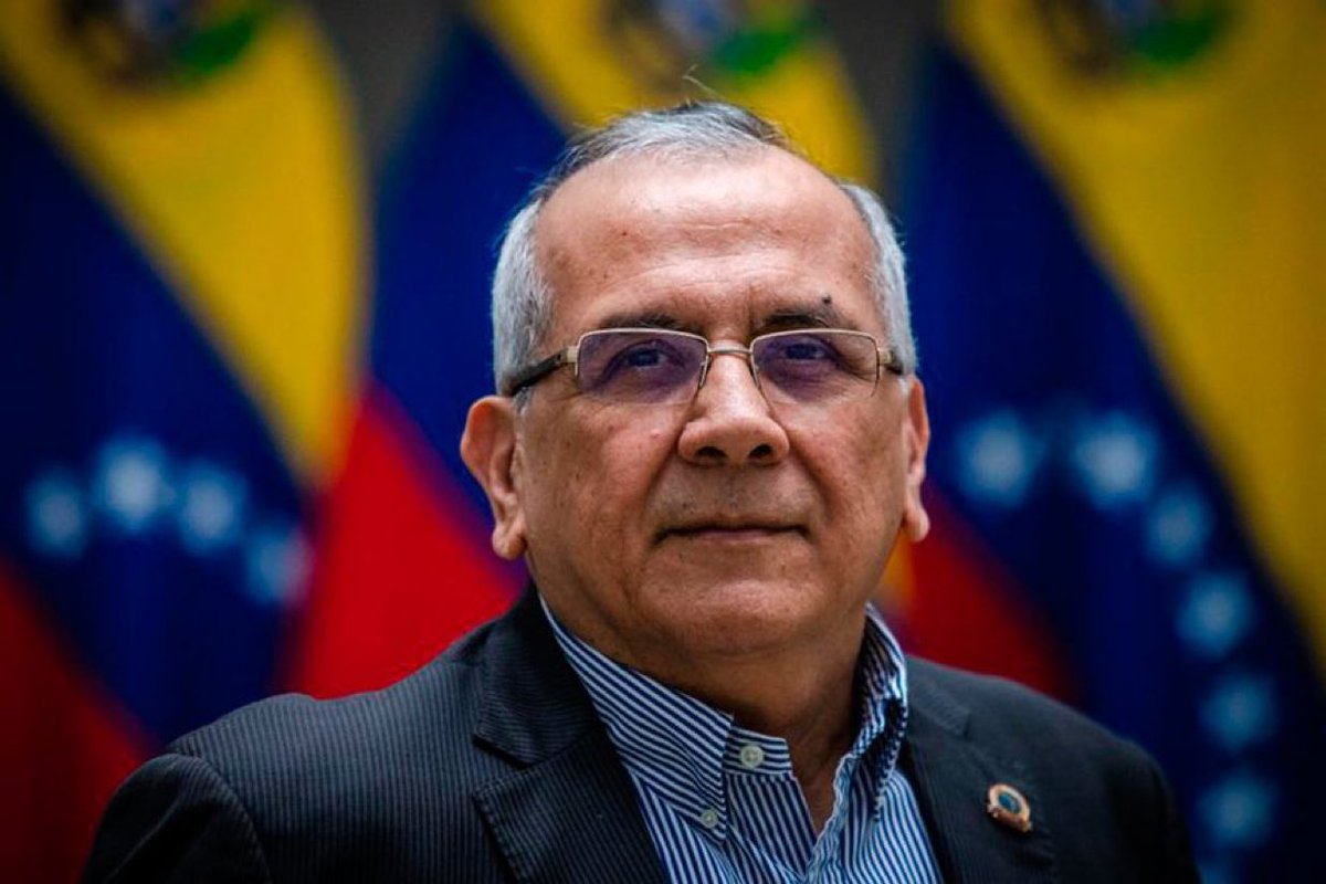 freddyzur's tweet image. La mañana de este miércoles 23 de julio se conoció la excarcelación del exministro de Finanzas Rodrigo Cabezas y otros dos economistas que se encontraban detenidos desde hace mes y medio #TalCual #ClaroyRaspao
Web: talcualdigital.com/excarcelan-al-…