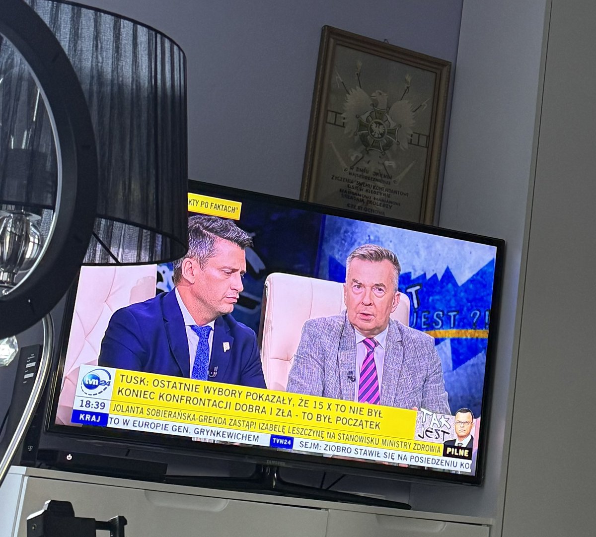 MarcinNajman's tweet image. Przed chwilą usłyszałem od byłego ministra Dariusza Wieczorka, że partie prawicowe opanowały/przejęły media społecznościowe 🤦♂️🤣
Ludzie z taką świadomością nami rządzą🤦♂️
Człowieku obudź się ! 🤦♂️
Media społecznościowe są dla wszystkich!
