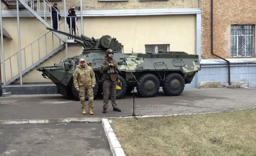 LesyaUA7Evropa's tweet image. В автопарку управління спецоперацій НАБУ є дорогі авто, броньовані авто, є навіть військова техніка – зокрема, новий БТР-3.
Ну, і кого вони захвачували на БТРі?
