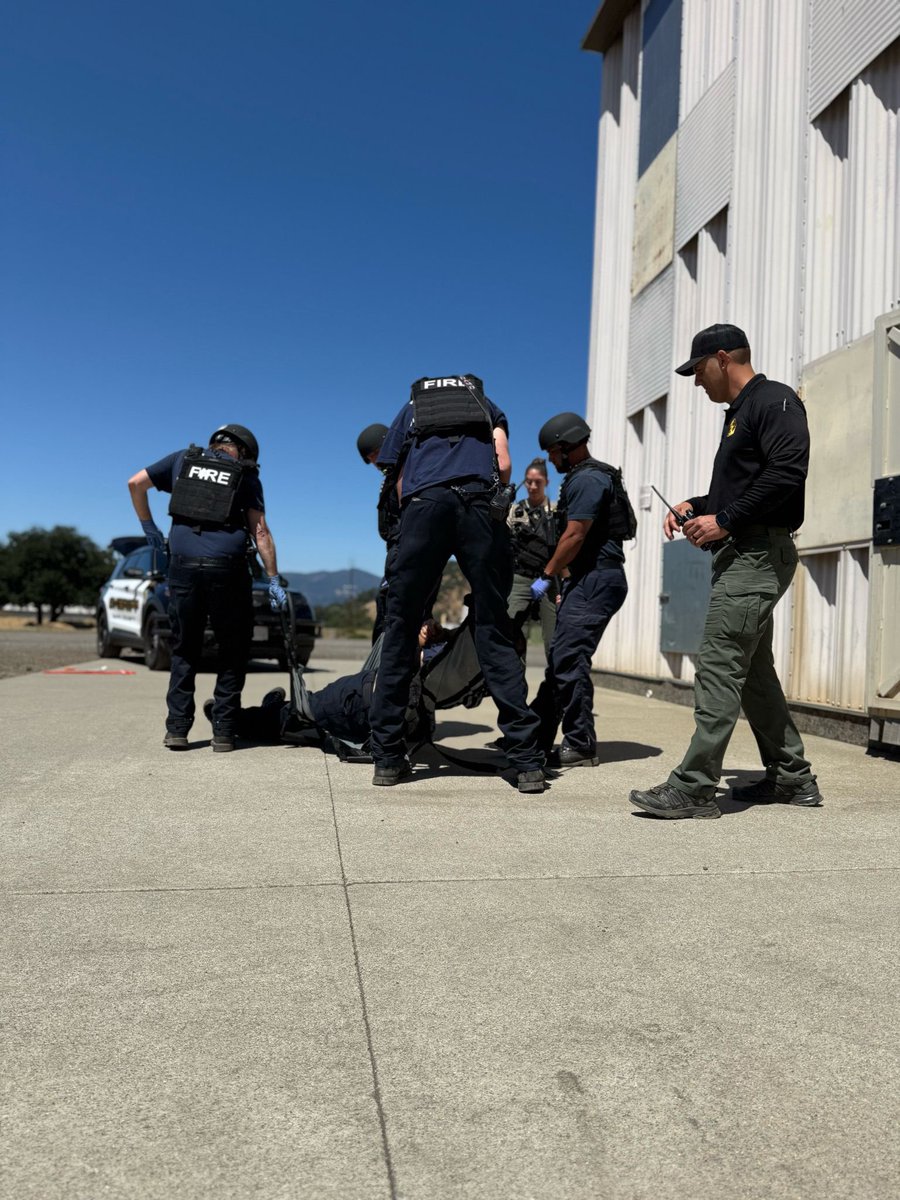 CALFIRELNU's tweet image. **TRAINING**
🚨 Rescue Taskforce Training🚨
This past weekend, CAL FIRE/Napa County Fire Department, Napa County Sheriff’s Office, and AMR participated in Rescue Taskforce training at the Napa County Training Grounds. This joint exercise focused on coordinated response to…