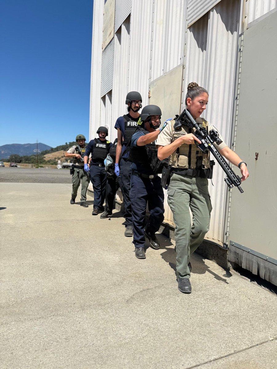 CALFIRELNU's tweet image. **TRAINING**
🚨 Rescue Taskforce Training🚨
This past weekend, CAL FIRE/Napa County Fire Department, Napa County Sheriff’s Office, and AMR participated in Rescue Taskforce training at the Napa County Training Grounds. This joint exercise focused on coordinated response to…