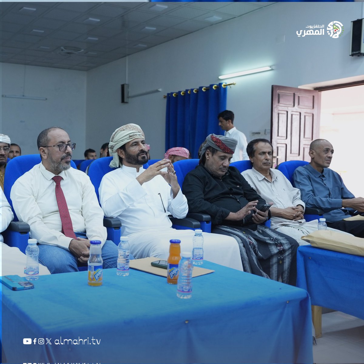 Almhritv's tweet image. برعاية السلطة المحلية وجامعة المهرة، نظم مركز اللغة المهرية حلقة نقاش حول أهمية حفظ المخطوطات والوثائق المهرية، بمشاركة أكاديميين وشخصيات اجتماعية. الحلقة خرجت بتوصيات أهمها تحفيز المتعاونين، والتوعية المجتمعية، والتنسيق مع الجهات المحلية والخارجية.
#التلفزيون_المهري
#المهرة