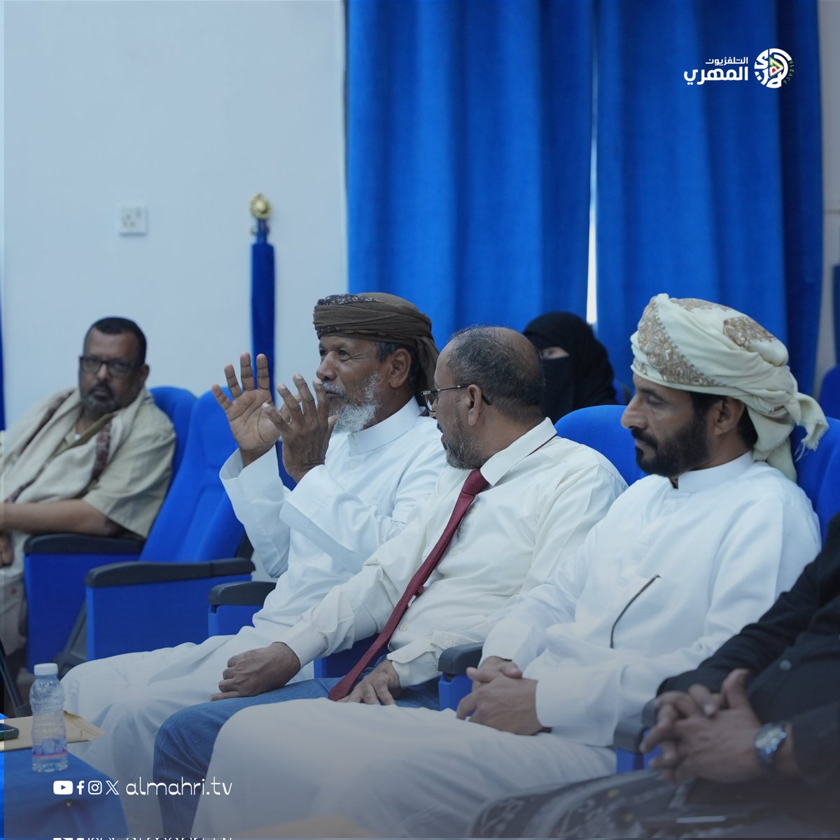 Almhritv's tweet image. برعاية السلطة المحلية وجامعة المهرة، نظم مركز اللغة المهرية حلقة نقاش حول أهمية حفظ المخطوطات والوثائق المهرية، بمشاركة أكاديميين وشخصيات اجتماعية. الحلقة خرجت بتوصيات أهمها تحفيز المتعاونين، والتوعية المجتمعية، والتنسيق مع الجهات المحلية والخارجية.
#التلفزيون_المهري
#المهرة