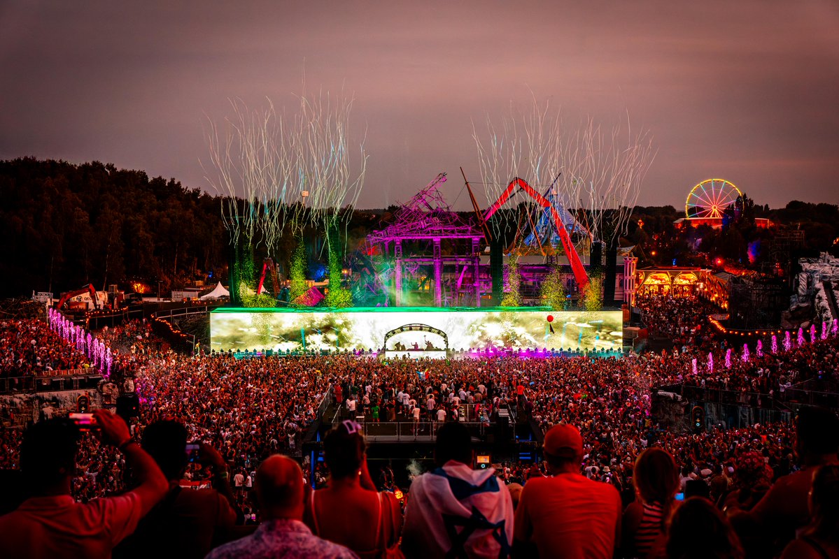 trinodj's tweet image. La vocera de Tomorrowland comunicó que el escenario principal será exactamente igual este segundo fin de semana. Solo tendrá unas mejoras.