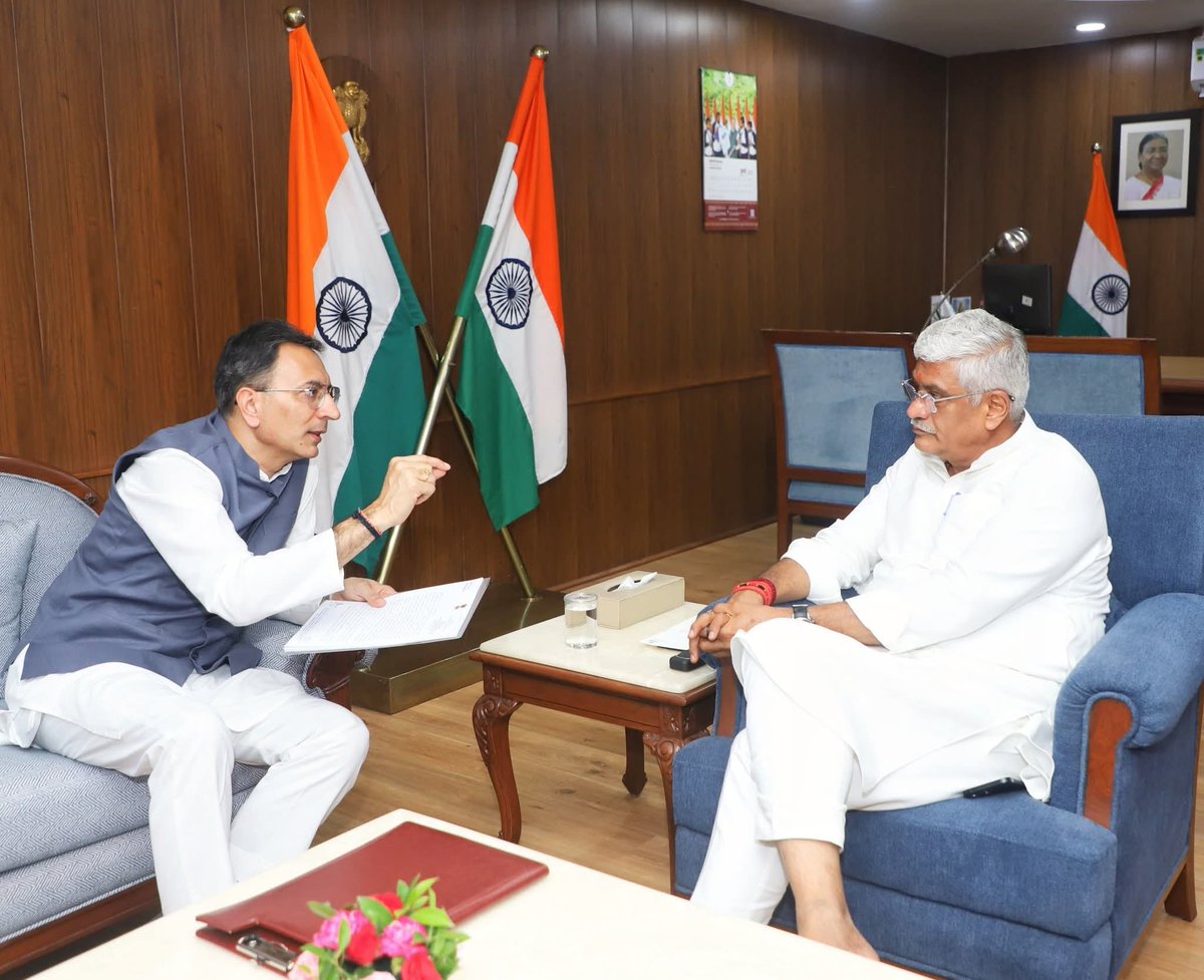 VineetMishra999's tweet image. जनपदशाहजहाँपुर(उoप्रo)के जलालाबाद स्थित भगवान श्रीविष्णु जी के छठवेंअवतार भगवान श्री परशुराम जी की जन्मस्थली का दिव्य-भव्य रूप में सौंदर्यीकरण कराने केलिए सतत प्रयासरत केंद्रीय राज्यमंत्रीश्री जितिन प्रसाद जी नेआज केंद्रीय मंत्री श्री @gssjodhpur जी से भेंट कर सकारात्मक चर्चा की।
