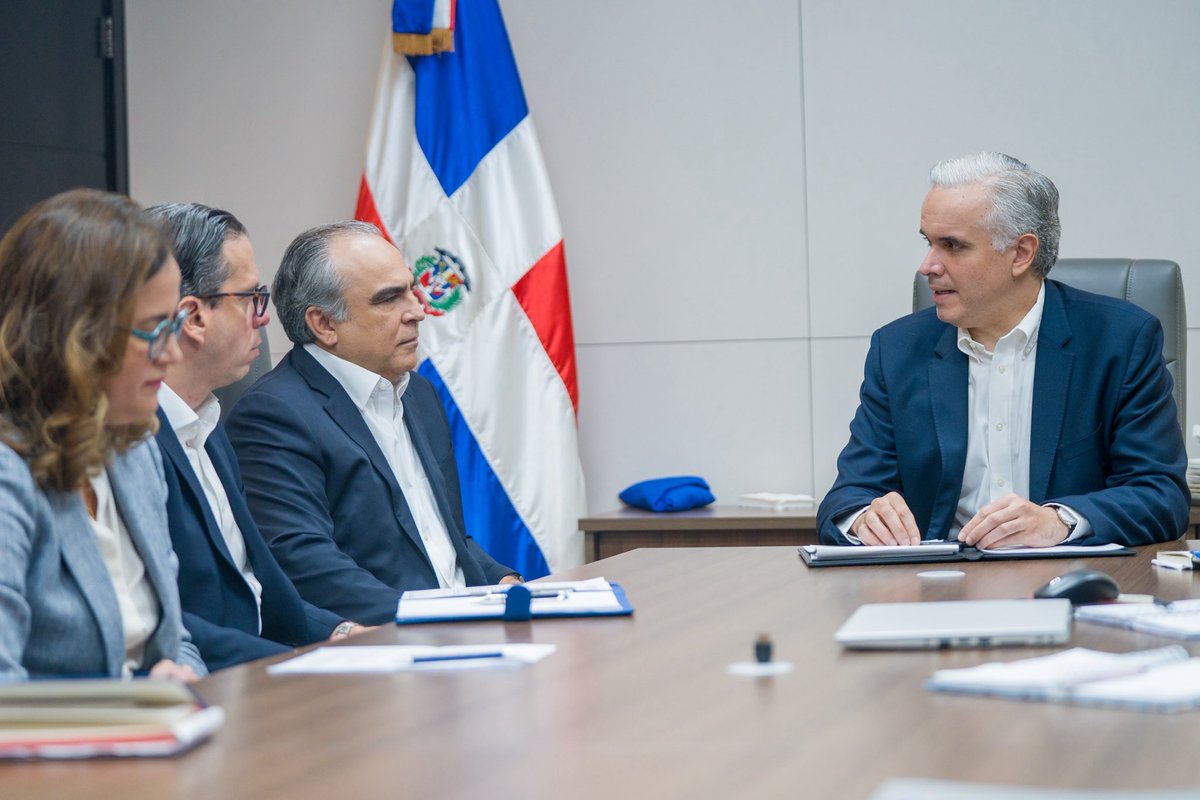 Nuestra Comisión de Educación se reunió este miércoles con el ministro de Educación, Luis Miguel De Camps, para compartir las propuestas de acciones claves que pueden ser implementadas para contribuir a la mejora de la calidad de la educación.