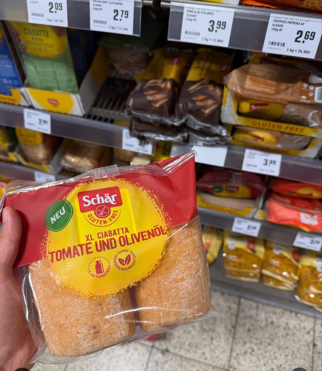 colyak_27's tweet photo. Biliyorum bu tweeti insanlar geçecek bakmayacak 
Avrupa'da cebinizdeki bozuk parayla istediğiniz glutensiz yiyeceği alabilirsiniz ama Türkiye'de çocukları #çölyak hastası olan ailelerin glutensiz reyonun önünde ağladığını gördüm çok önemli bir şey değil yani
#çölyaklılarmağdur https://t.co/sHjXpOHmvI