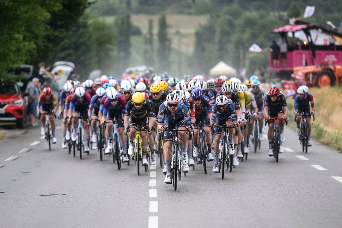 letour_de's tweet image. ๐ช Arbeitsreicher Tag heute fรผr @MaxSchachmann. Aber dann wurde Tim Merlier beim Sturz einen km vor dem Ziel aufgehalten. Der Sprint fand ohne ihn statt.๐
#TDF2025