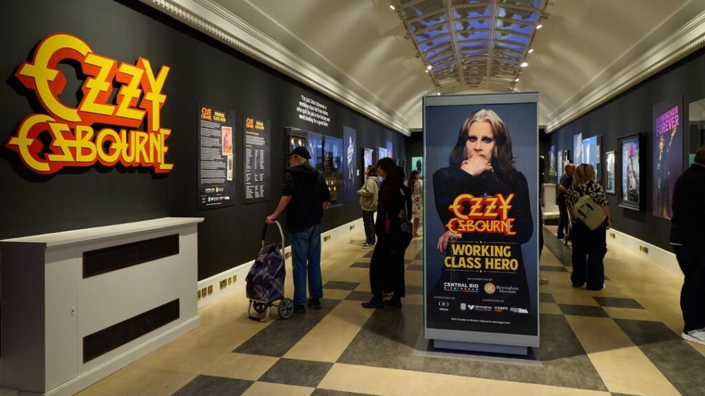 MuseumsAssoc's tweet image. News | Birmingham Museum opens book of condolences for Ozzy Osbourne – museum has extended opening hours to pay tribute to Birmingham-born heavy metal icon
Read: ow.ly/RKMG50Wu9KC