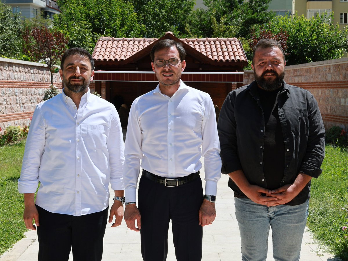 mkyazicioglutr's tweet image. Belediyemizde misafir ettiğimiz:
🔺Haber Extra Yayın Grubundan Saygın Arslantaş ve Alper Yüce'ye,
🔺Aşk ve Yemek Filmi Yapımcısı Emre Balık, Müge Uğurlar ve Süleyman Üzümcü'ye,
🔺Turhal Şehit Aileleri Dernek Başkanı Satılmış Çınar ile Turhal esnaflarından Suzi Dalmış'a ve
🔺İş…