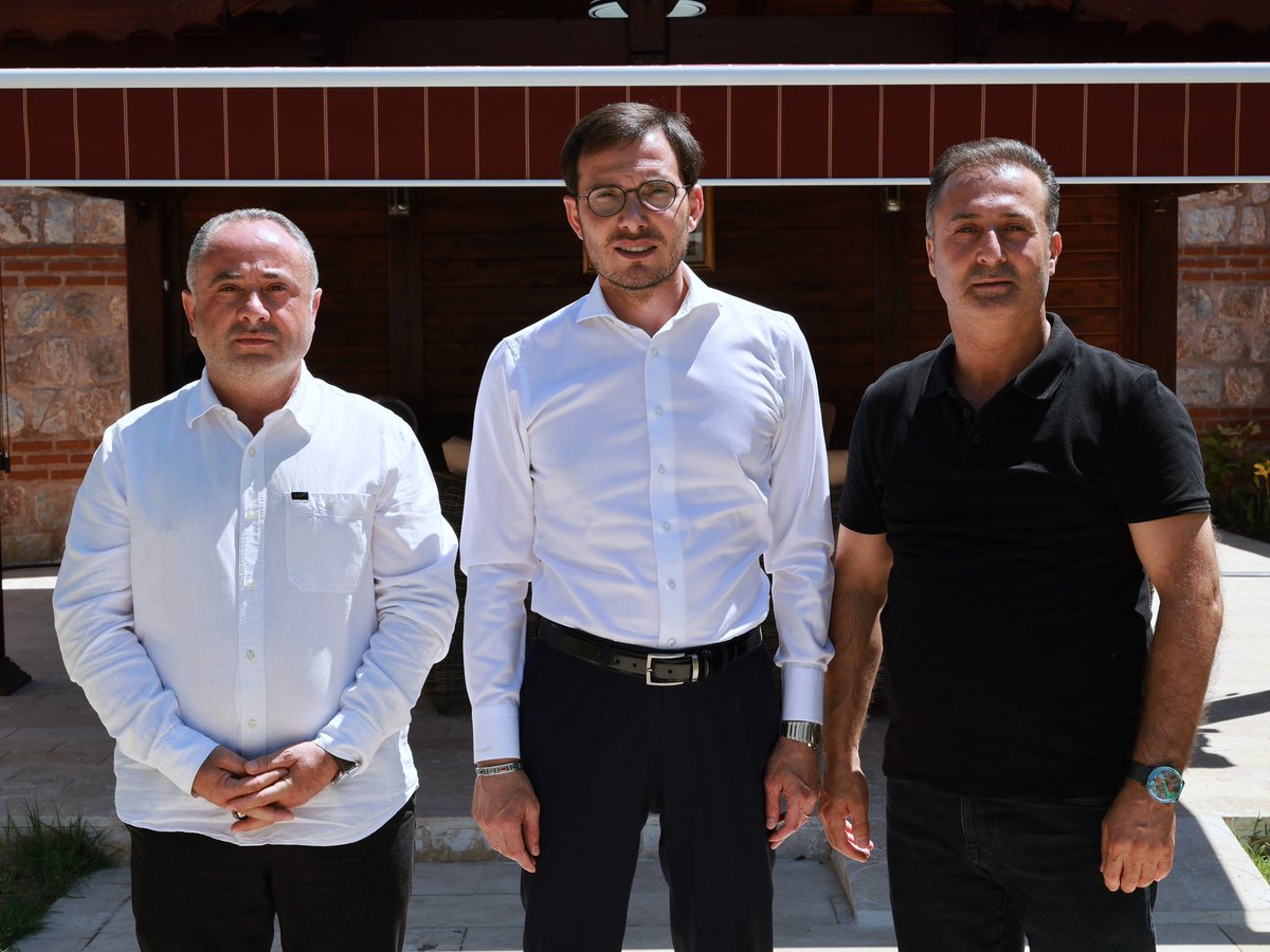 mkyazicioglutr's tweet image. Belediyemizde misafir ettiğimiz:
🔺Haber Extra Yayın Grubundan Saygın Arslantaş ve Alper Yüce'ye,
🔺Aşk ve Yemek Filmi Yapımcısı Emre Balık, Müge Uğurlar ve Süleyman Üzümcü'ye,
🔺Turhal Şehit Aileleri Dernek Başkanı Satılmış Çınar ile Turhal esnaflarından Suzi Dalmış'a ve
🔺İş…