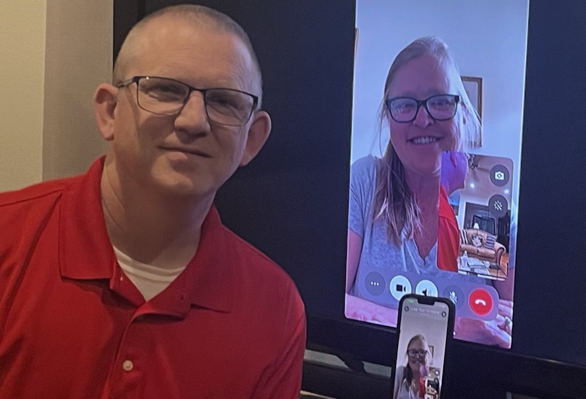 This morning I reconnected with Elizabeth Hutchinson, my school librarian friend in York, England. 🏴󠁧󠁢󠁥󠁮󠁧󠁿 We talked about the latest education trends (AI and much more)&amp; the potential for international school library collaborations and bookclubs this year. #StonyStories