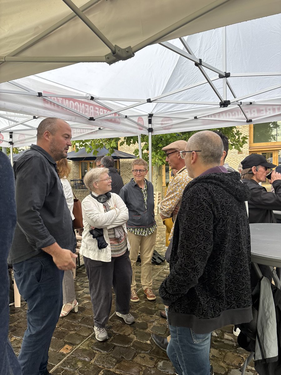 Lille_en_commun's tweet image. Des échanges précieux avec les habitants des Bois-Blancs à la gare d’eau autour d’@Ardeslandes. Un moment d’écoute, de dialogue et de construction commune. Merci pour votre présence et ces partages inspirants ! #Lilleencommun