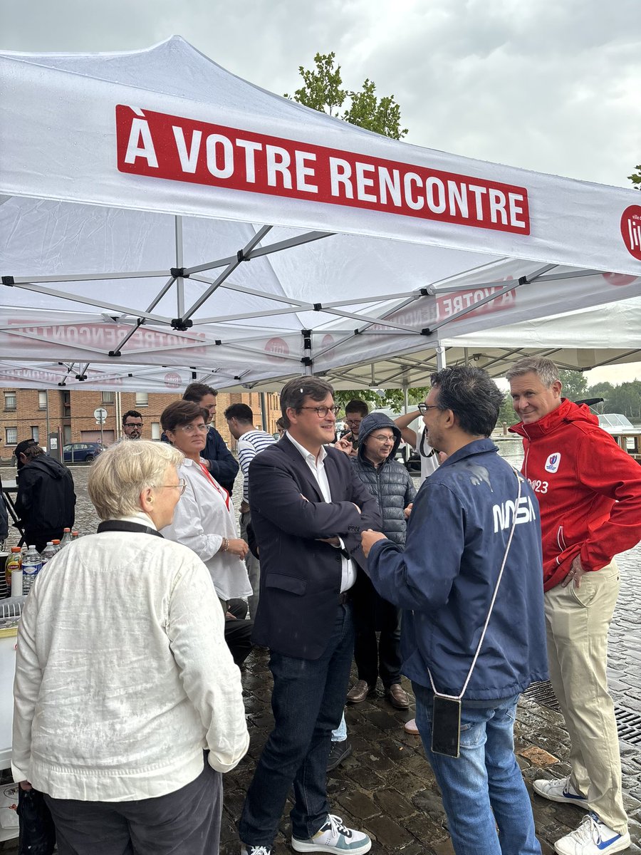 Lille_en_commun's tweet image. Des échanges précieux avec les habitants des Bois-Blancs à la gare d’eau autour d’@Ardeslandes. Un moment d’écoute, de dialogue et de construction commune. Merci pour votre présence et ces partages inspirants ! #Lilleencommun