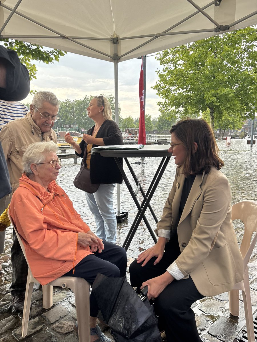 Lille_en_commun's tweet image. Des échanges précieux avec les habitants des Bois-Blancs à la gare d’eau autour d’@Ardeslandes. Un moment d’écoute, de dialogue et de construction commune. Merci pour votre présence et ces partages inspirants ! #Lilleencommun