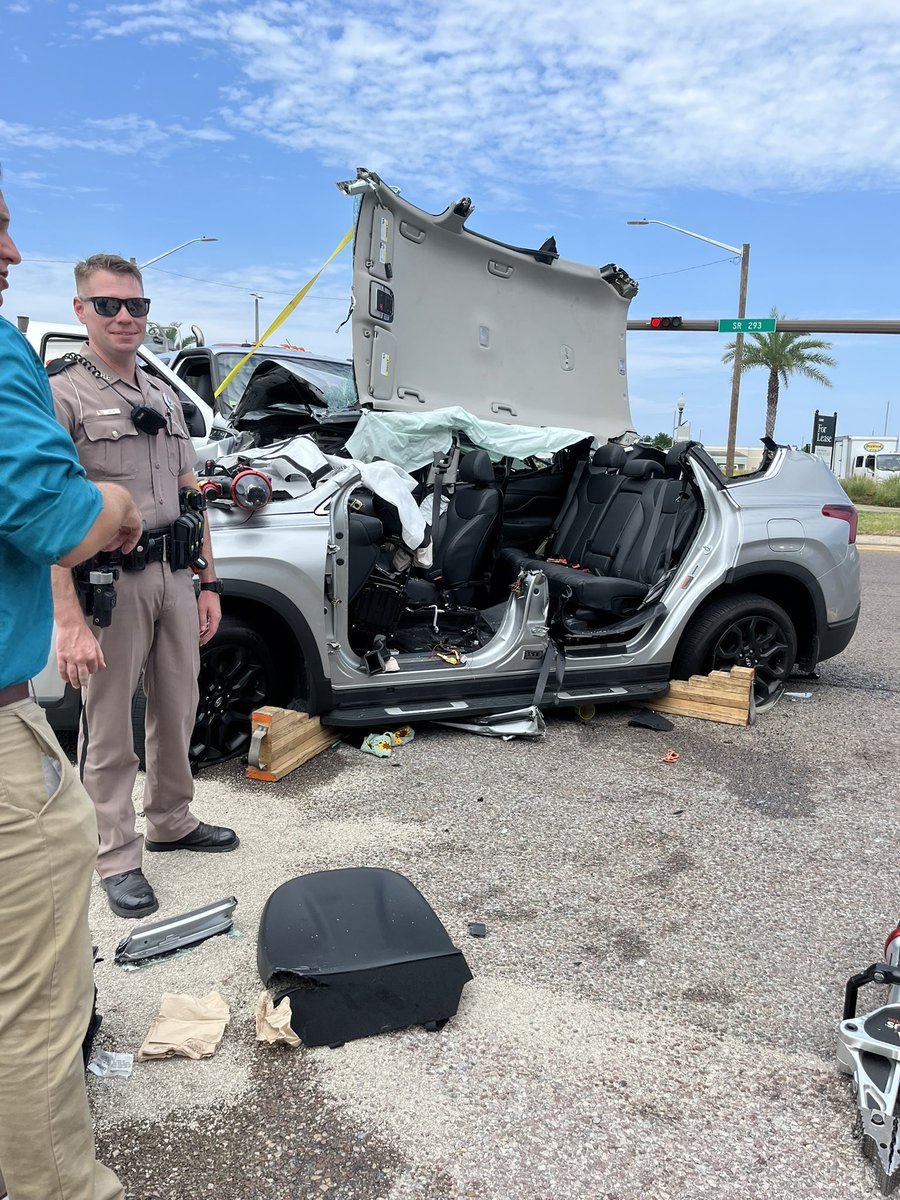 OCSOALERTS's tweet image. Caution! ⚠️ Traffic crash at Commons Drive at Mid Bay Bridge Road with non life-threatening injuries. Please be careful out there! @FHPPanhandle is investigating.