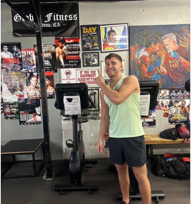 <a href="/RingtoneGym/">Ringtone Boxing Gym</a> <a href="/londonwcb/">London White Collar Boxing</a> <a href="/londoncabbiesbx/">London Cabbies Boxing</a> 

Look at me good old pals Freddie Roach and Jeff Mayweather with me personal mini booklet of quotes Read one when you need one 😉

Just need to get the second booklet printed now as all quotes are done but just finalising some fitting