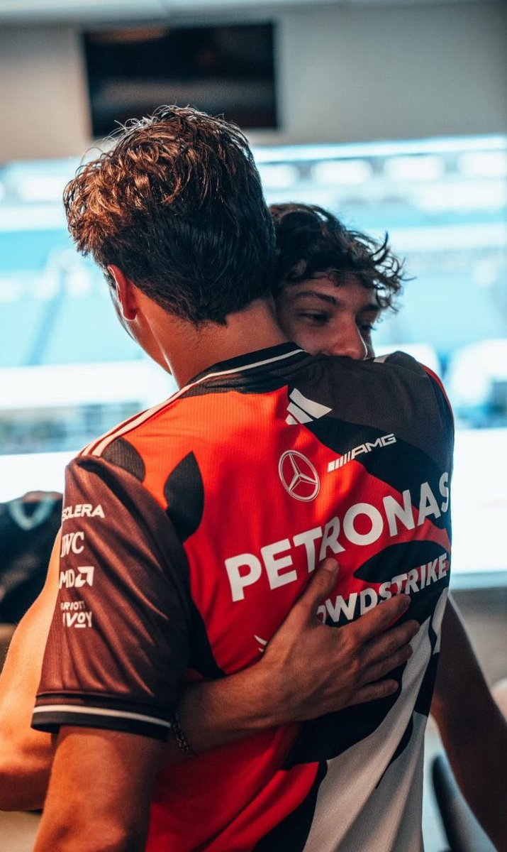 MercedesAMGPCF1's tweet image. Our boys are fully prepared to give their best❤️🇧🇪
😉