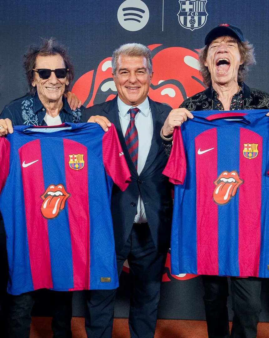 OutBasket's tweet image. Grande Laporta presentando la nueva camiseta del @FCBbasket con Toko y Jan.