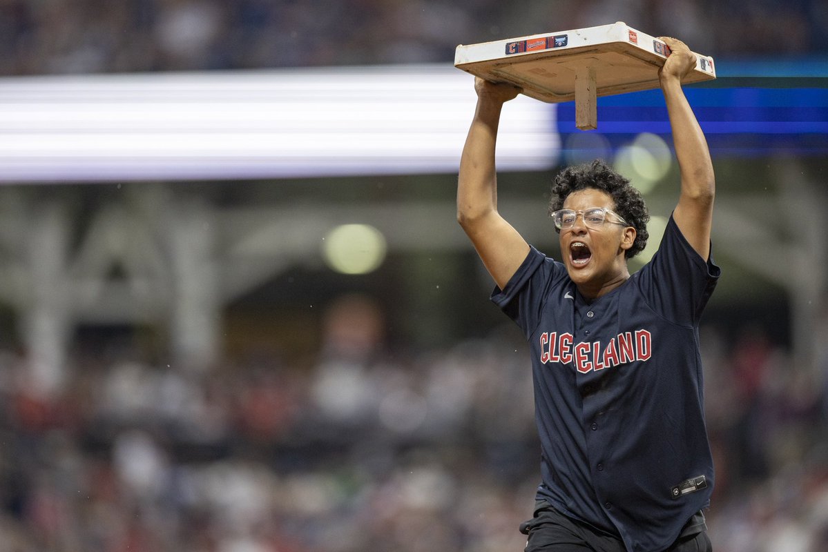 CLEInspires's tweet image. Lots of stolen bases for the Guardians Nike RBI teams last weekend at Progressive Field! Time to take that energy into the MLB RBI East Regional this weekend in Pittsburgh!
Best of luck to the three teams representing Cleveland at the regional. Friends, family, and fans can…
