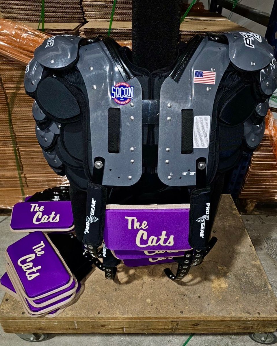 Pro Gear Sports (@progearfb) on Twitter photo Greg Mazza brought the vision to life for <a href="/CatamountsFB/">Western Carolina Football</a>!🤩
You can't beat the look of a classic set of #ShoulderPads with custom #Branded backplates!❕🏈
<a href="/ProSports_Pads/">ProSportsPads</a>
<a href="/Mazza_ProSports/">greg mazza</a>
#KnowTheLogo #BackPlates #Custom #FootballEquipment #EquipmentRoom #LOTE #NoExcuses #SoCon Greg Mazza brought the vision to life for <a href="/CatamountsFB/">Western Carolina Football</a>!🤩
You can't beat the look of a classic set of #ShoulderPads with custom #Branded backplates!❕🏈
<a href="/ProSports_Pads/">ProSportsPads</a>
<a href="/Mazza_ProSports/">greg mazza</a>
#KnowTheLogo #BackPlates #Custom #FootballEquipment #EquipmentRoom #LOTE #NoExcuses #SoCon