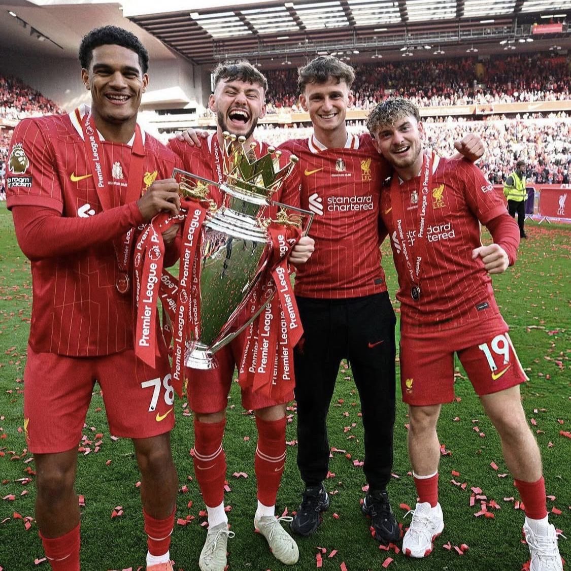 BABYHARVEY reds tweet media