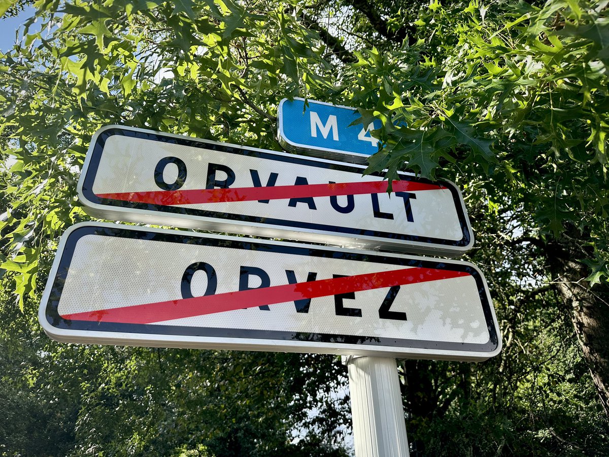 BRAV ! 🤩
De beaux panneaux de ville bilingues français-#breton viennent d'être installés à #Orvault ! 👏

Panelloù kêr nevez e #brezhoneg zo bet staliet en #Orvez ! 👏

Et une école #Diwan ouvrira bientôt !
Hag ur skol <a href="/Diwan/">Diwan</a> a zigoro dizale !
📲0612031521

#LangueBretonne #Bzhg