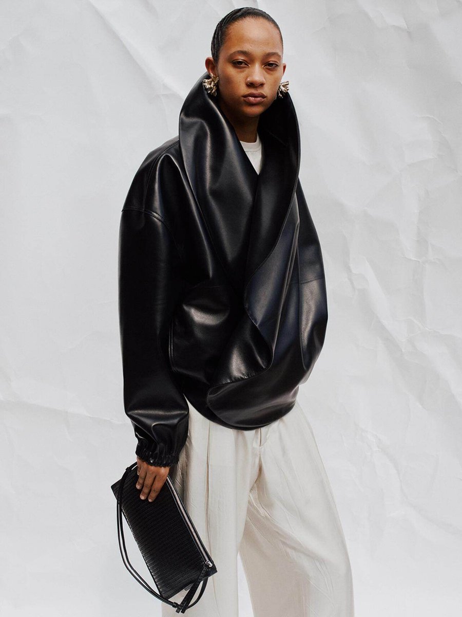 kendam_com's tweet image. Phoebe Philo Collection D: the lookbook kendam.com/news/lookbooks…

#PhoebePhilo #CollectionD #Lookbooks #London  #Fashion #Kendam