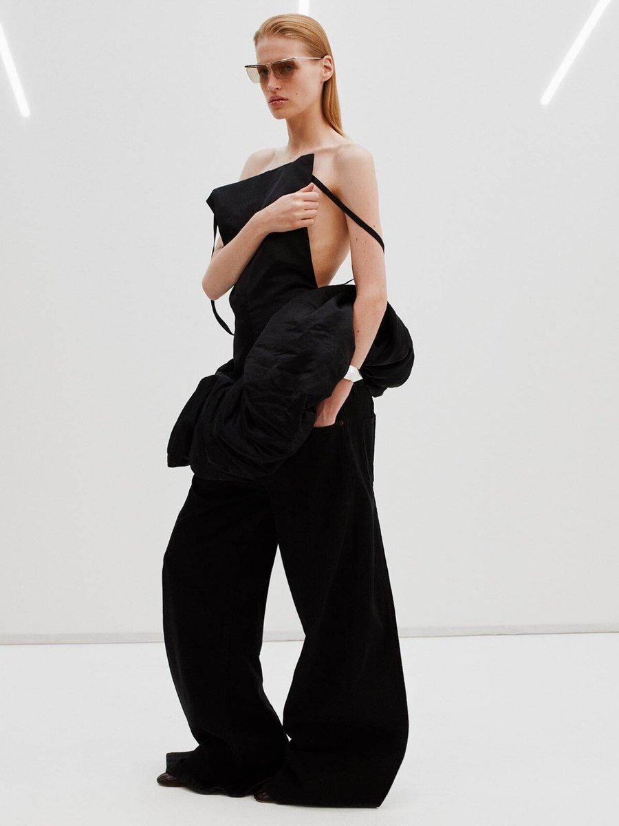 kendam_com's tweet image. Phoebe Philo Collection D: the lookbook kendam.com/news/lookbooks…

#PhoebePhilo #CollectionD #Lookbooks #London  #Fashion #Kendam