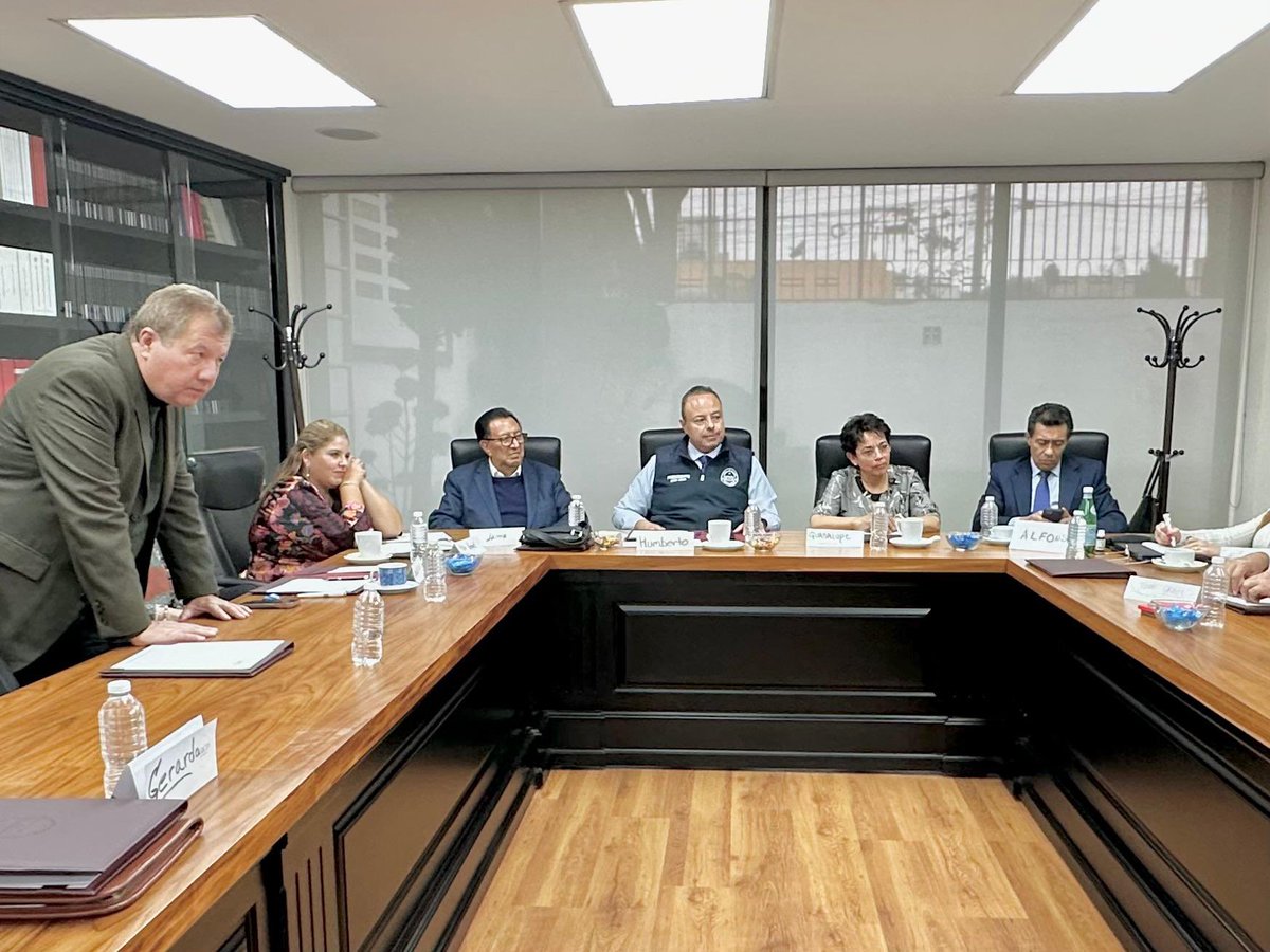 📍En las instalaciones del Colegio de Notarios del Estado de México, llevamos a cabo la Sesión Extraordinaria del Programa de Alta Dirección.📑

⚖️ Este ejercicio, dirigido a los integrantes del Consejo Directivo, abonará a su fortalecimiento estratégico.

En este, se hizo