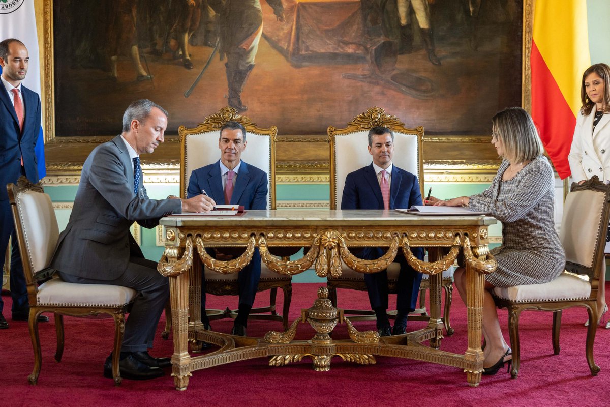 SantiPenap's tweet image. Hoy me reuní con el presidente del Gobierno de España, Pedro Sánchez, para repasar nuestra agenda bilateral.
Avanzamos en la migración circular, que permitirá a paraguayos trabajar en España de forma legal y segura, y firmamos un acuerdo de cooperación cultural. Además,…