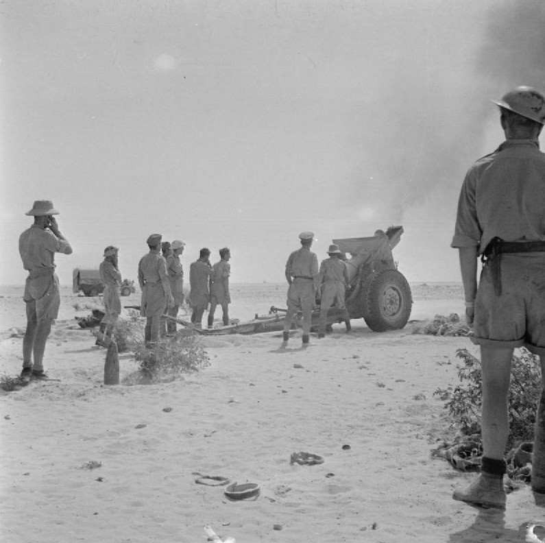 VoicesofWW2's tweet image. French-built Canon de 155 C modèle 1917 Schneider howitzer in service with 212 Battery, 64th Medium Regiment, British Royal Artillery, North Africa, 23 Jul 1942