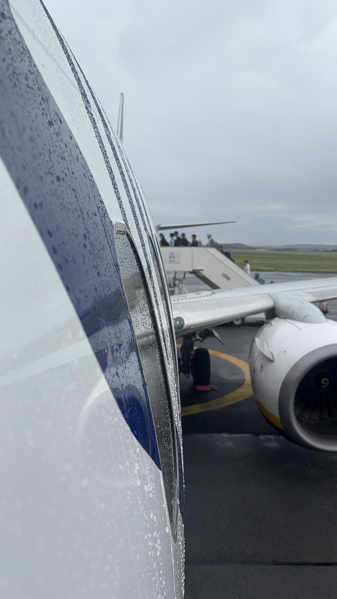 Shauns_Aviation's tweet image. Now onboard EI-DCW, a 20 year old B737-8AS

Seat 05A again for the return!!!

#aviation #avgeek #DublinAirport #Paris #BeauvaisAirport #ryanair #Dublin #Travel