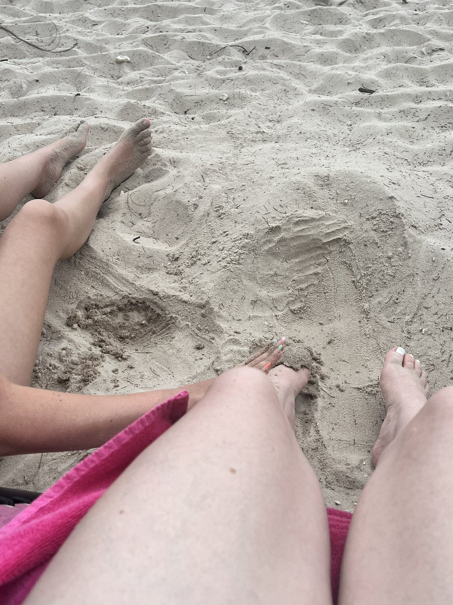 _TheBookishOne's tweet image. Daughter: momma I’m gonna make you rich. I’m getting a mold of your feet so you can sell them