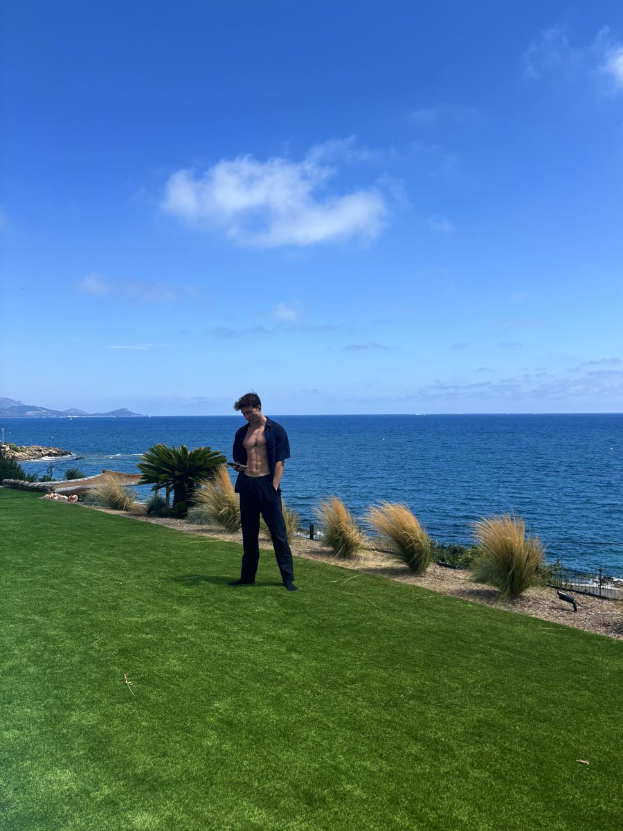 simon_avc's tweet image. champain &amp;amp; vacay