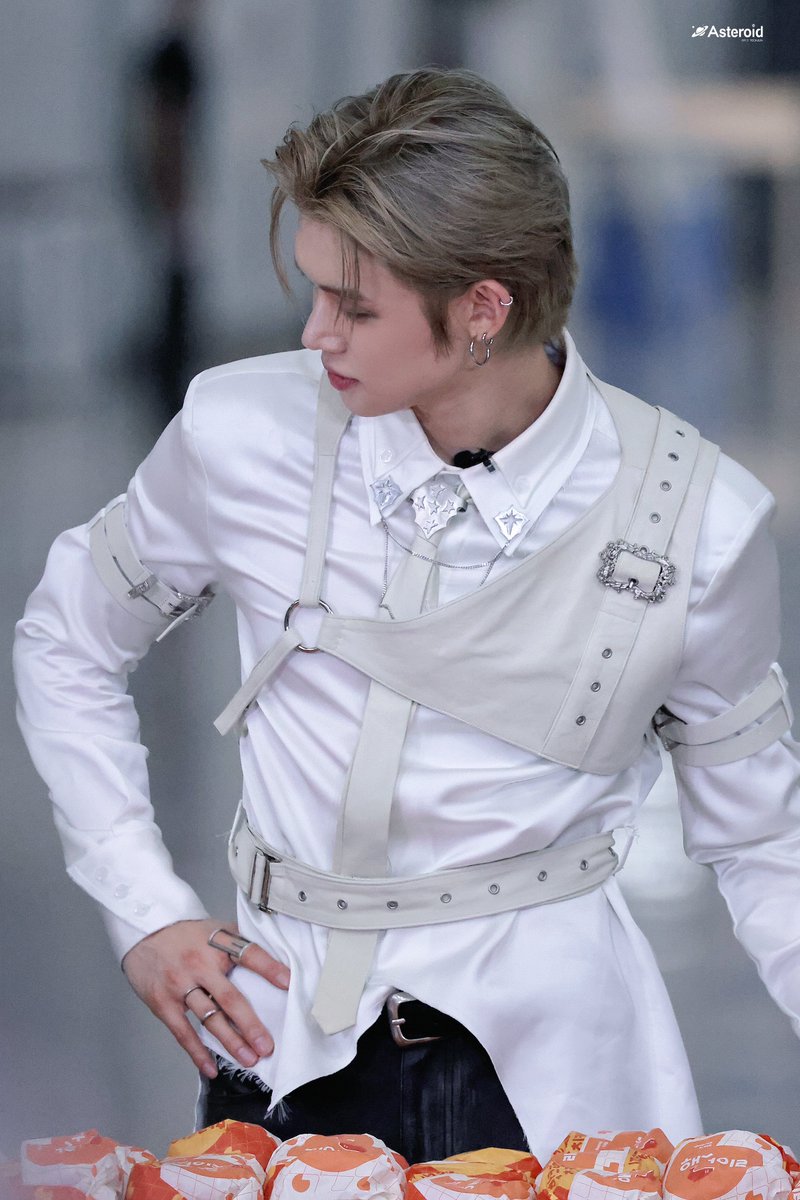 Asteroid_YJ's tweet image. 250724 🤴

#TXT #TOMORROW_X_TOGETHER      
#연준 #YEONJUN