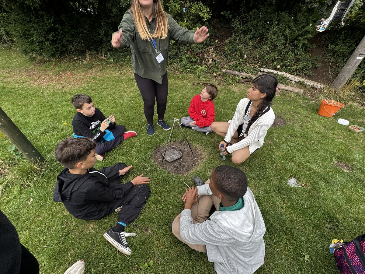 LeedsDYS's tweet image. Our knights in training took on the challenge to create a fire and make some nettle tea! 😃
@ASCHC_COLLEGE @beckets_bkcat @StWilfridsCHS