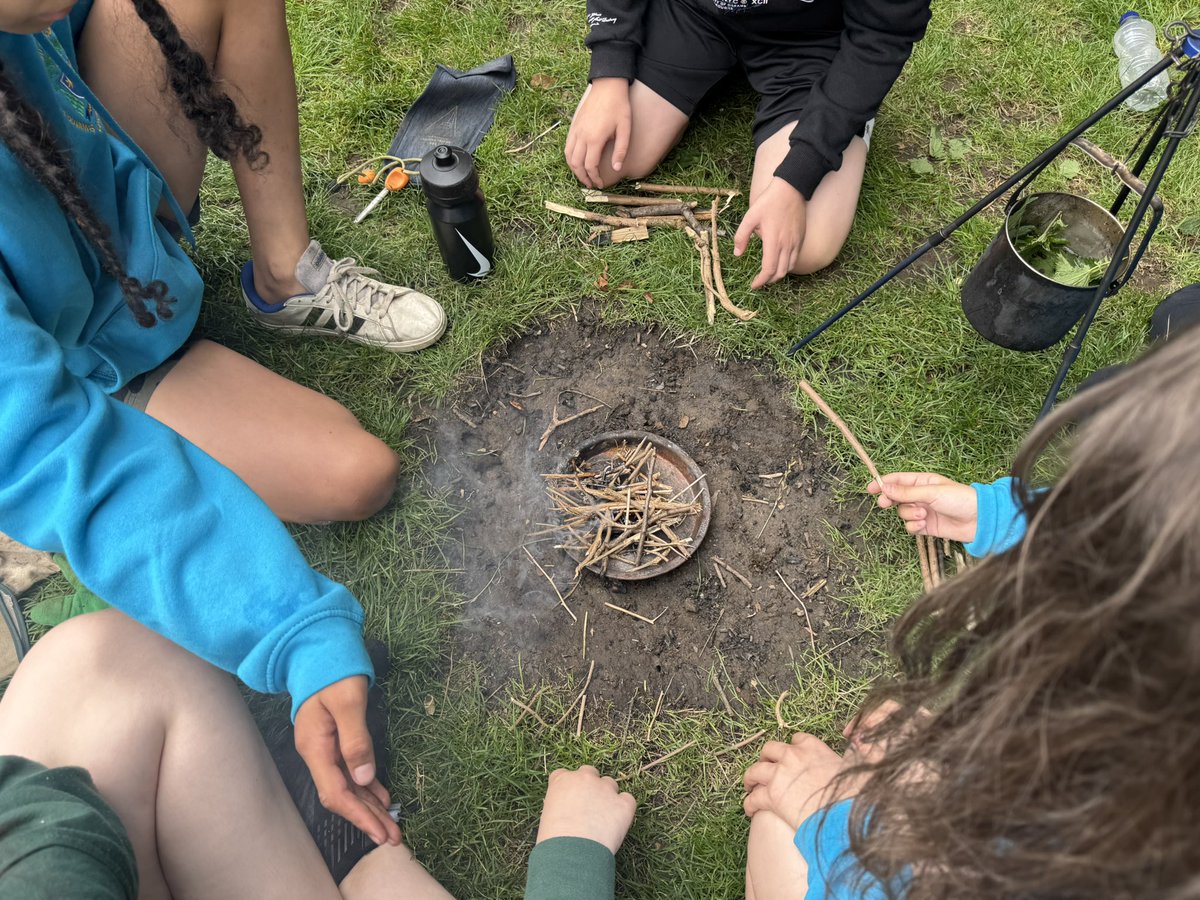 LeedsDYS's tweet image. Our knights in training took on the challenge to create a fire and make some nettle tea! 😃
@ASCHC_COLLEGE @beckets_bkcat @StWilfridsCHS