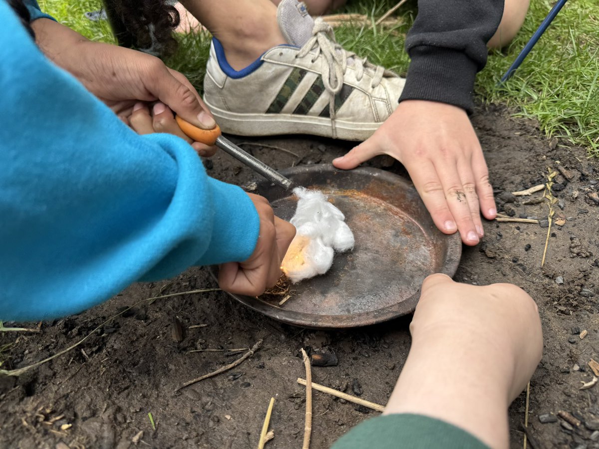 LeedsDYS's tweet image. Our knights in training took on the challenge to create a fire and make some nettle tea! 😃
@ASCHC_COLLEGE @beckets_bkcat @StWilfridsCHS