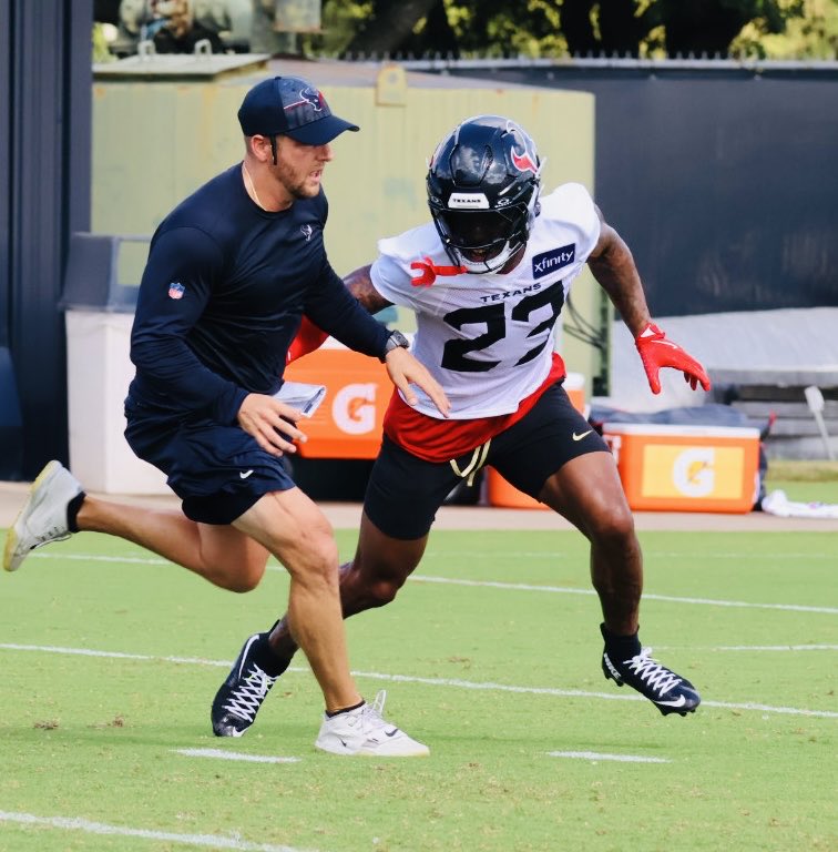 BigSargeSportz's tweet image. Texans S C.J. Gardner-Johnson was excited to be on the field today. He was constantly talking with LB Azeez Al-Shaair getting himself acclimated to the defensive scheme. #Texans #Sarge #TexansTailgateTalk #TexansTrainingCamp